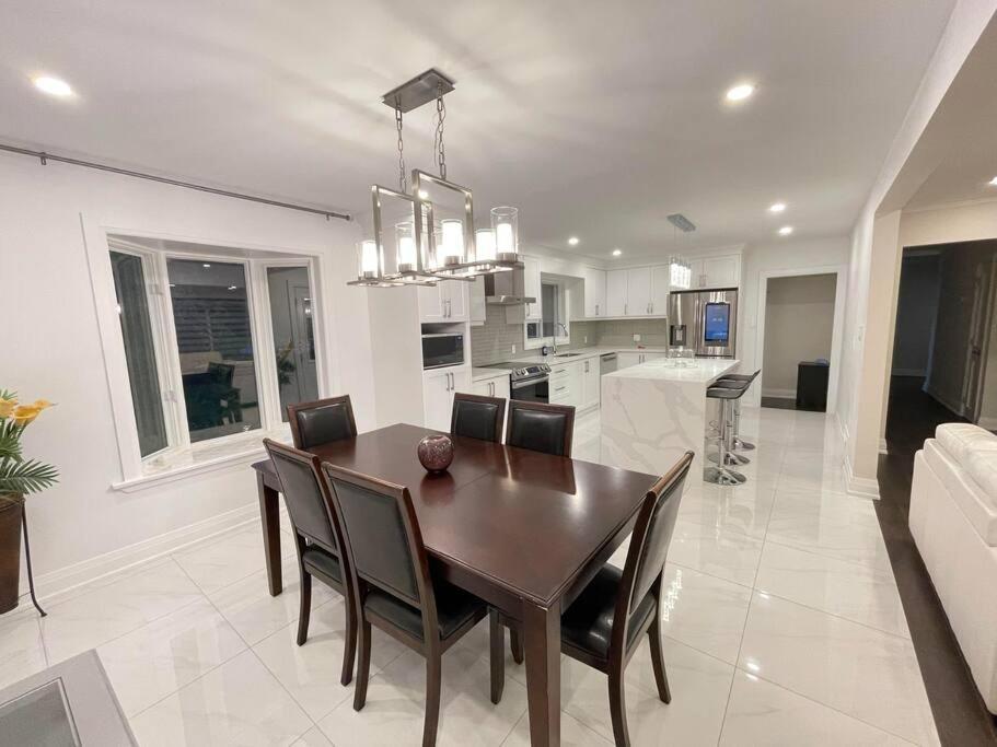 3-Bedroom Modern Luxury Apartment In The Heart Of City Toronto Eksteriør bilde