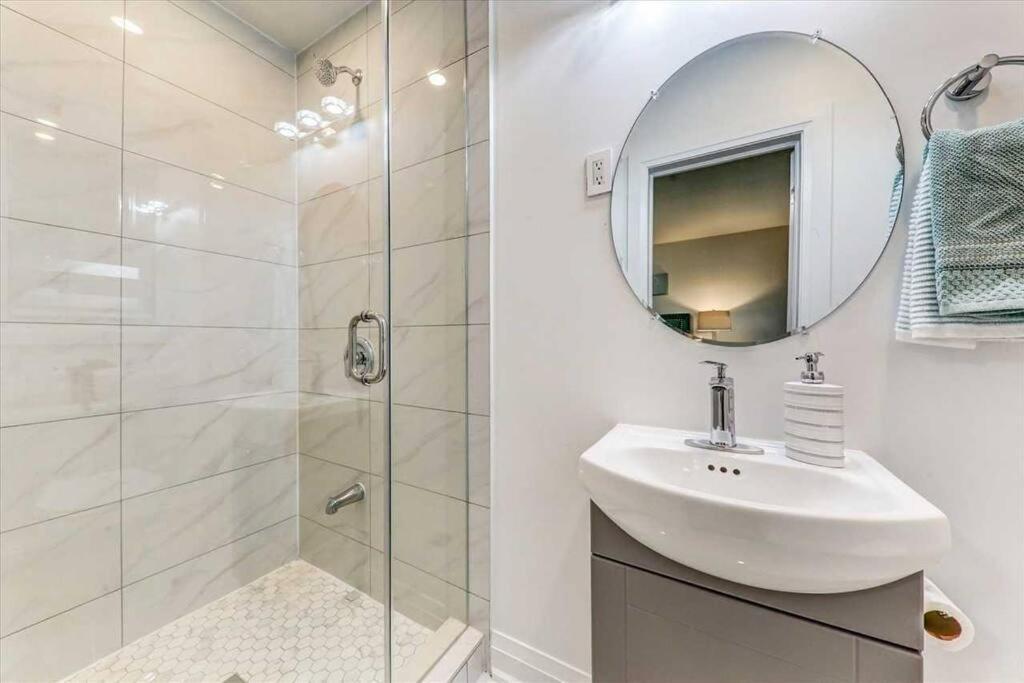 3-Bedroom Modern Luxury Apartment In The Heart Of City Toronto Eksteriør bilde