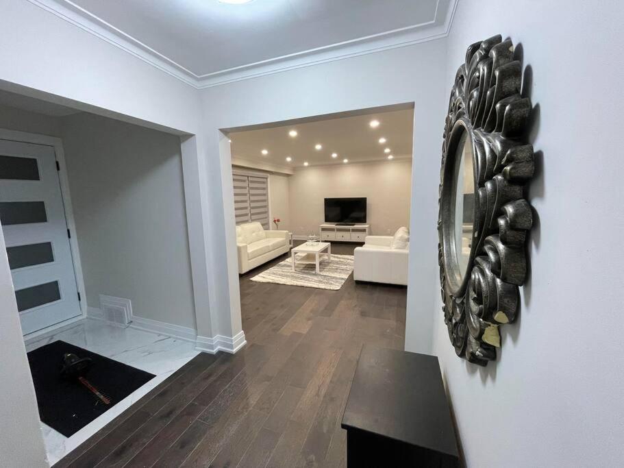 3-Bedroom Modern Luxury Apartment In The Heart Of City Toronto Eksteriør bilde