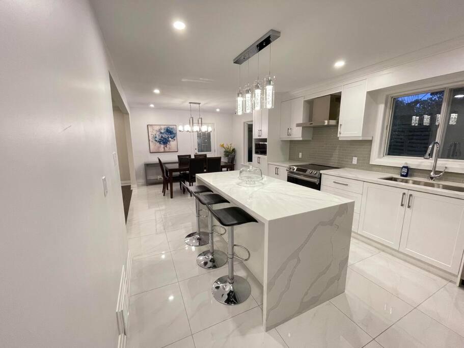 3-Bedroom Modern Luxury Apartment In The Heart Of City Toronto Eksteriør bilde