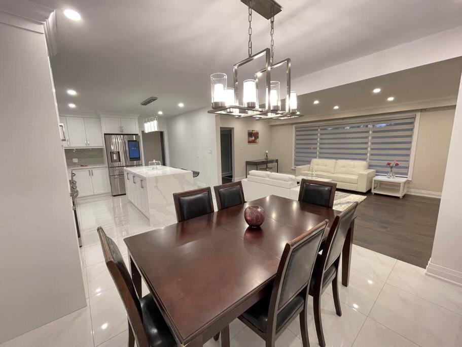 3-Bedroom Modern Luxury Apartment In The Heart Of City Toronto Eksteriør bilde